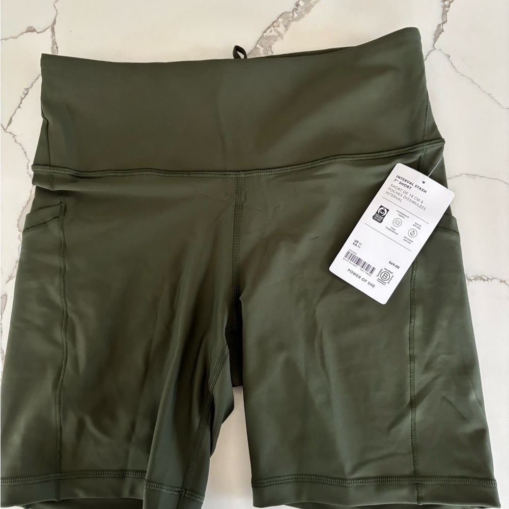 Athleta Interval Stash 7” Women's Shorts Medium NWT